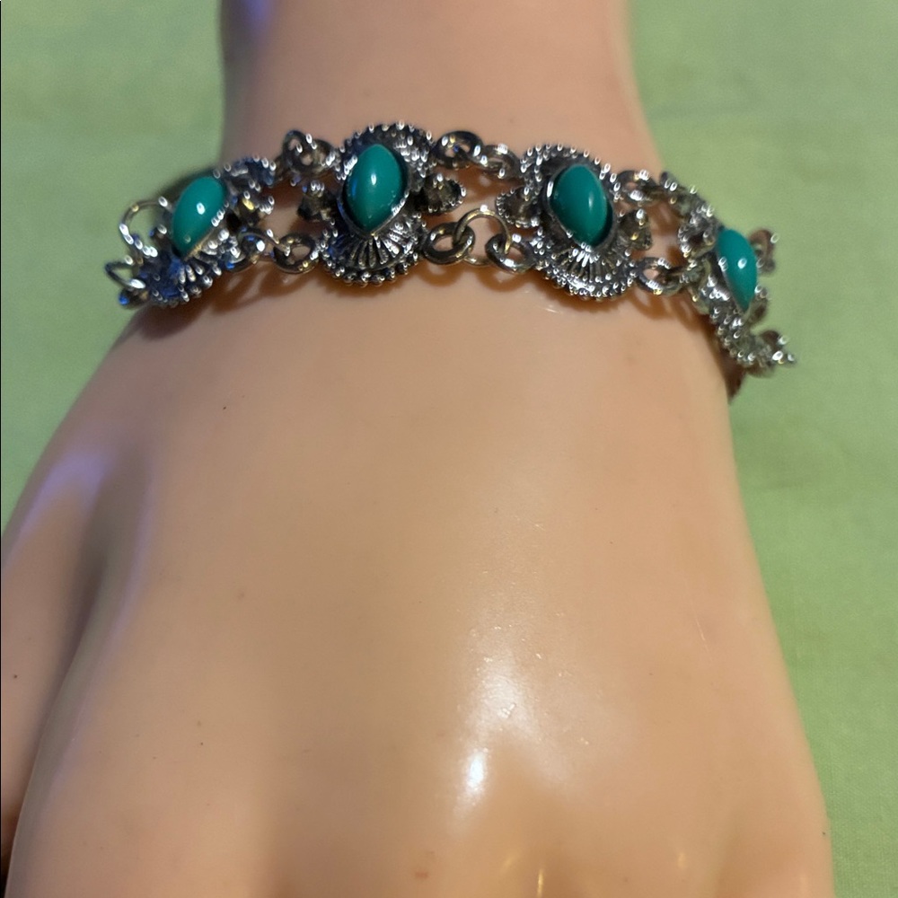 NWT- Elegant Silver and Turquoise Silver Fashion Bracelet